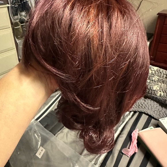 Medium length wig - Picture 4 of 4